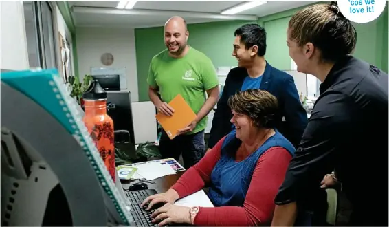  ?? PHOTO: MATTHEW NEWTON ?? POSITIVE PLACE: Working hard at headspace Toowoomba are (from left) Scott Johnston, Phillip Dien, Deb Moody, and Gabby Cooney.