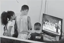  ?? ERIC SEALS, USA TODAY SPORTS ?? Brazilians watch the opening ceremonies of the Olympics on television Aug. 5 in Rio de Janeiro near the Maracana Stadium. Some residents couldn’t afford to attend the Games.