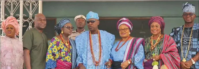  ?? ?? Oba Oluwole Olufaderin Adetinehin and some prominent Ile-Oluji sons and daughters