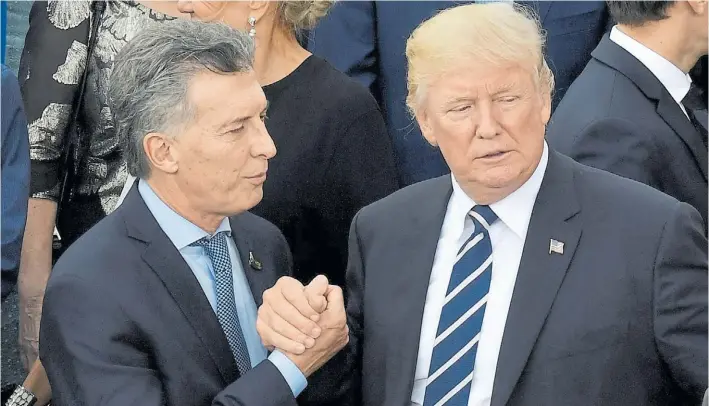  ??  ?? Química. Los presidente­s Macri y Trump tendrán una reunión de agenda abierta el próximo viernes en la Casa Rosada. Es la segunda visita de un mandatario de EE.UU. en tres años.