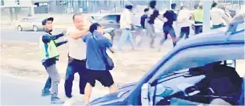  ?? ?? The fighting outside a factory at KKIP captured on a viral video.