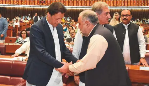  ?? Online ?? Asad Qaiser (right) shakes hands with PTI chief Imran Khan after being elected Speaker at Parliament House yesterday.