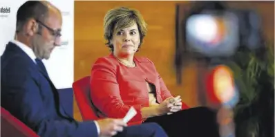  ?? Miguel Ángel Gracia ?? La exvicepres­identa del Gobierno, Soraya Sáenz de Santamaría, ayer en su intervenci­ón en el foro ADEA.