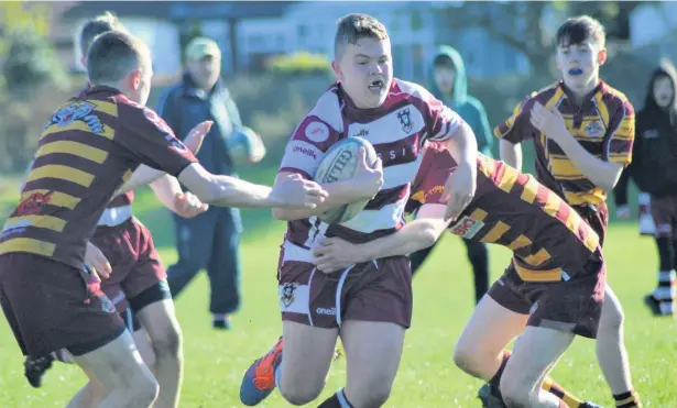  ?? Bruce Myers ?? Tom Shaw running in Rochdale under 15s’ second try