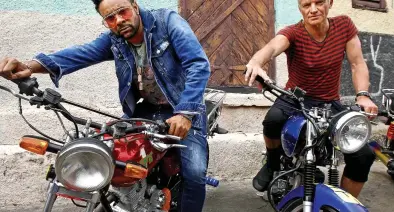  ??  ?? Easy riders: Shaggy (left) and Sting combine for an entertaini­ng mixture of pop and reggae
