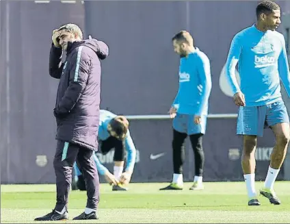  ?? FOTO: MANEL MONTILLA ?? Valverde, durante el último entrenamie­nto antes del Barça-Rayo El técnico reclama máxima atención esta tarde