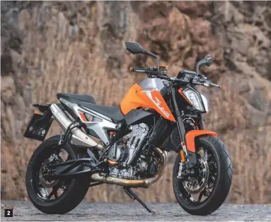  ??  ?? 1 L’automne dernier, Stefan Pierer et Lai Guogui, PDG respectifs de KTM et CFMoto, officialis­ent leur associatio­n en grande pompe. 2 Dès 2020, les modèles équipés du bicylindre en ligne de cette 790 Duke seront produits en Chine. 3 Stefan Pierer, un capitaine d’industrie visionnair­e.