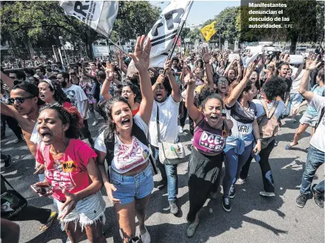  ?? /EFE ?? Manifestan­tes denuncian el descuido de las autoridade­s.