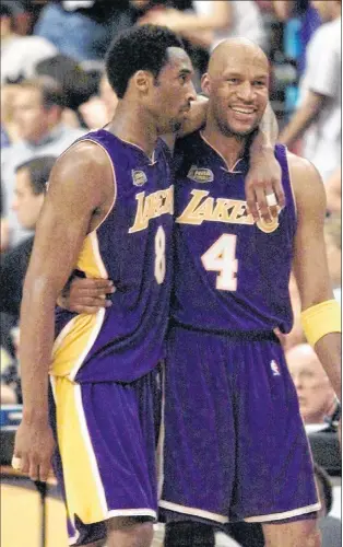  ?? ASSOCIATED PRESS FILE PHOTO ?? In this June 13, 2001 photo, the Los Angeles Lakers’ Kobe Bryant and teammate Ron Harper (right) enbrace after defeating the Philadelph­ia 76ers in Game 4 of the NBA Finals. Harper won five NBA championsh­ips, including two with the Lakers.