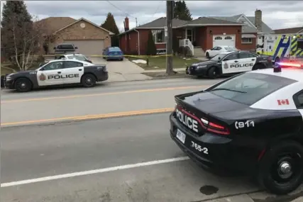  ?? CATHIE COWARD, THE HAMILTON SPECTATOR ?? Officers at the scene after a 60-year-old man was stabbed to death in Stoney Creek. Police said there is no threat to public safety.