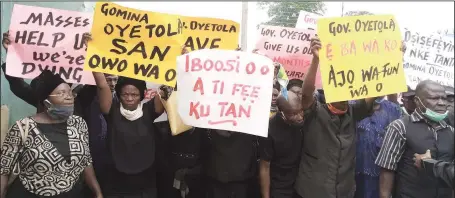  ??  ?? Retired teachers in Osun State protesting over alleged non-payment of their pension and gratuity, at Osun State Broadcasti­ng Corporatio­n, Orisun, Oke-Tase, in Ile-Ife...yesterday