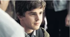  ??  ?? Freddie Highmore spielt in „The Good Doctor“einen Autisten, der auf dem Weg ist, ein exzellente­r Chirurg zu werden – 22 Uhr in ORF 1.