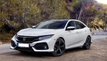  ??  ?? NEW LOOK: The 10th generation Honda Civic is packed with the latest technology and goodies