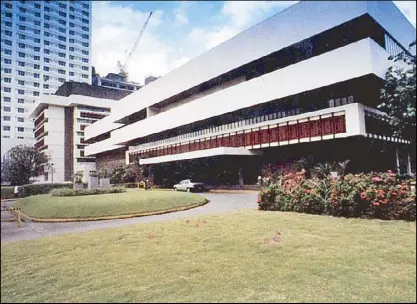  ??  ?? The Asian Institute of Management campus situated at the heart of Makati.