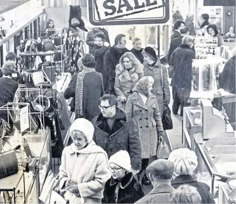  ??  ?? BARGAIN HUNT: Shoppers pack Draffen’s during the January sales in 1975, above, a closing sale before Debenhams took over in 1981, right, and a Draffen’s fashion advert.