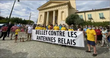  ??  ?? Des habitants de Saint-Roman-de-Bellet se mobilisent depuis plusieurs mois contre une antenne de  mètres de haut, censée, selon eux, servir à la G. (Photo A. L.)
