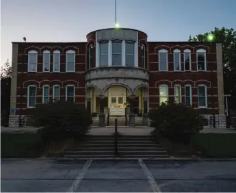  ?? WHITNEY CURTIS/ PROPUBLICA ?? ABOVE: Choate Mental Health and Developmen­tal Center in downstate Anna was built more than 150 years ago.