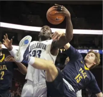  ?? LAURENCE KESTERSON — THE ASSOCIATED PRESS ?? Villanova’s Daniel Ochefu will be counted on to get a lot of rebounds this season, just as he did last Sunday against Pace University’s Luke McLaughlin in an exhibition game at Wells Fargo Center.