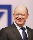  ??  ?? John Cryan, der Vorstandsc­hef der Deutschen Bank.