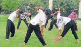  ?? HT PHOTO ?? Red Brigarde imparting selfdefenc­e training to girls.