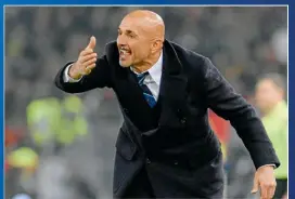  ??  ?? Luciano Spalletti da indicacion­es durante un juego con el Inter.