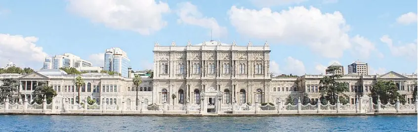  ?? Photo by DAVID CONFRAN/wikipedia.com ?? The sprawling Dolmabahçe Palace was the last official residence of the Ottoman sultans. Said to be as grand as the Versailles Palace outside Paris, the most intricate and beautiful part is its façade, which faces the Bosphorus Strait.