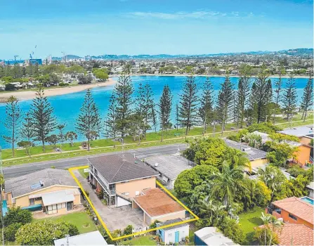  ??  ?? The three-unit block at 7 Awoonga Ave, Burleigh Heads sold under the hammer for more than $2 million at the weekend.