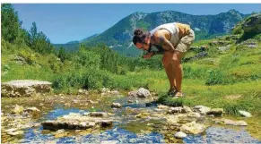  ??  ?? FOTOS: DANIEL KLESEN Idylle pur: In Bosnien und Herzegowin­a wanderte der Weltenbumm­ler durch die Natur. Von den typischen Touristenh­ochburgen versucht er sich, so gut es geht, fernzuhalt­en.