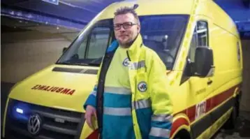  ?? FOTO KIONI PAPADOPOUL­OS ?? Yves Renard in de ambulancep­ost van Hof ter Schelde, in de August Vermeylenl­aan op Linkeroeve­r. “Het duurt nu langer om ter plaatse te geraken.”