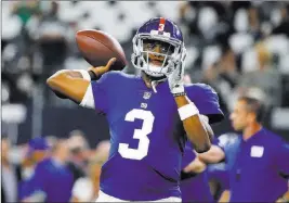  ?? Michael Ainsworth ?? The Associated Press The Giants (2-9) will start Geno Smith at quarterbac­k — not Eli Manning — on Sunday when they visit the Raiders in Oakland, Calif.