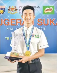  ??  ?? Harith Danial Jefri with his award.