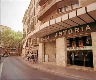  ?? ?? El Astoria lleva cerrado 24 años, cuando el 31 de enero del año 2000 pasó su última película ante la huida del público a las multisalas.