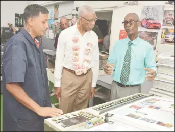  ?? Presidency photo) ?? Manager, Derek Gaspar (right) explaining to President David Granger how one of the printing machines work (Ministry of the