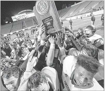  ?? Arkansas Democrat-Gazette/THOMAS METTHE ?? Foreman players celebrate after Friday night’s victory over Mount Ida in the Class 2A championsh­ip game at War Memorial Stadium in Little Rock. Foreman avenged its only loss of the season, 36-7 to the Lions on Oct. 13, to earn its first state title.