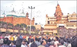  ?? HT PHOTO ?? ▪ Sri Krishna Janmabhoom­i temple in Mathura has a regular inflow of 15,000 to 20,000 devotees daily during normal days but the number rises to 25 lakh on ‘Janmashtmi’.