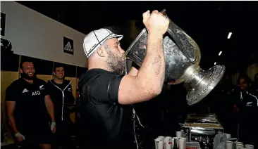  ?? GETTY IMAGES/PHOTOSPORT ?? All Blacks prop Owen Franks celebrates his 100th test with a drink from the Bledisloe Cup.