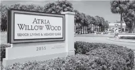  ?? MATIAS J. OCNER mocner@miamiheral­d.com ?? An outside view of the assisted living facility Atria Willow Wood in Fort Lauderdale, where six deaths were linked to COVID-19.