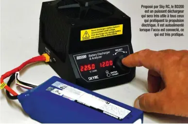  ??  ?? Proposé par Sky RC, le BD200 est un puissant déchargeur qui sera très utile à tous ceux qui pratiquent la propulsion électrique. Il est autoalimen­té lorsque l’accu est connecté, ce qui est très pratique.