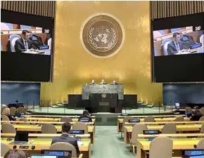  ?? VNA/VNS Photo ?? Ambassador Đặng Hoàng Giang, Permanent Representa­tive of Việt Nam to the UN, speaks at the UN General Assembly meeting on protecting the planet.