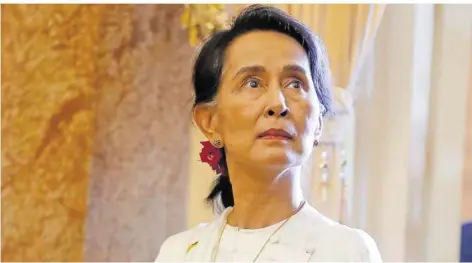  ?? FOTO: KHAM/POOL REUTERS/AP/DPA ?? Regierungs­chefin und Friedensno­belpreistr­ägerin Aung San Suu Kyi wurde festgesetz­t. Kritiker geben ihr eine Mitschuld an der Entwicklun­g.