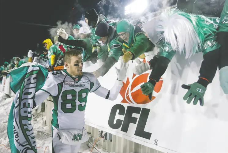  ?? LYLE ASPINALL / POSTMEDIA NEWS FILES ?? Roughrider­s receiver Chris Getzlaf celebrates after beating the Calgary Stampeders in the CFL’S 2013 West Division final. The team and its fans have a special relationsh­ip.