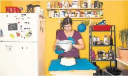  ?? CARLOS OSORIO TORONTO STAR FILE PHOTO ?? Saba Shasiah prepares the Iranian dish Khorest-Fesenjoon. Last year we spoke to Canadians about their #lunchboxco­nfessional. It’s time to submit again.