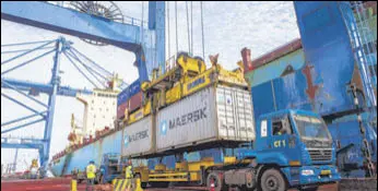  ?? BLOOMBERG ?? Merchandis­e exports rose at a record 197% to $30.21 billion in April, while merchandis­e imports increased 166% to $45.45 billion.