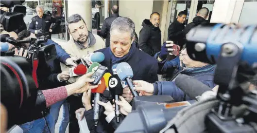  ?? M.A. MONTESINOS ?? Eduardo Zaplana, en una de sus primeras comparecen­cias en el juzgado de guardia tras quedar en libertad provisiona­l, en el 2019.