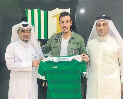  ?? FOTO: AL-AHLI ?? Fran Sandaza El jugador ha dejado el Girona para incorporar­se al Al-Ahli de Joaquin Caparrós, su principal valedor