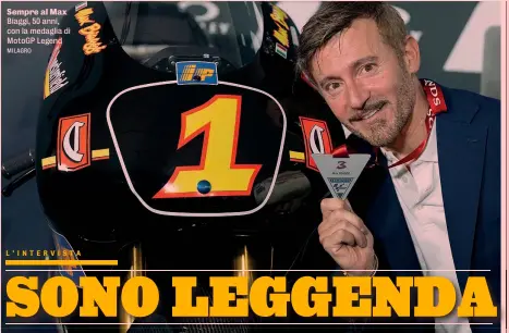  ?? MILAGRO ?? Sempre al Max Biaggi, 50 anni, con la medaglia di MotoGP Legend