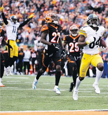  ?? ALBERT CESARE/THE ASSOCIATED PRESS ?? Antonio Brown’s last-minute touchdown was the difference Sunday in Pittsburgh’s 28-21 win over Cincinnati.