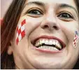  ?? Foto: Witters ?? Die schönen Seiten des kroatische­n Fuß  balls: eine Anhängerin im Stadion beim 2:1 Sieg gegen England.