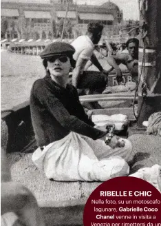  ??  ?? Nella foto, su un motoscafo lagunare, Gabrielle Coco Chanel venne in visita a Venezia per rimettersi da un lutto. Fu pervasa dalla sua unicità, che la ispirò nel suo inimitabil­e stile.