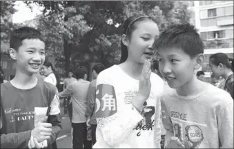  ?? HAN SUYUAN / CHINA NEWS SERVICE ?? Students participat­e in an anti-bullying session at a primary school in Hefei, Anhui province.